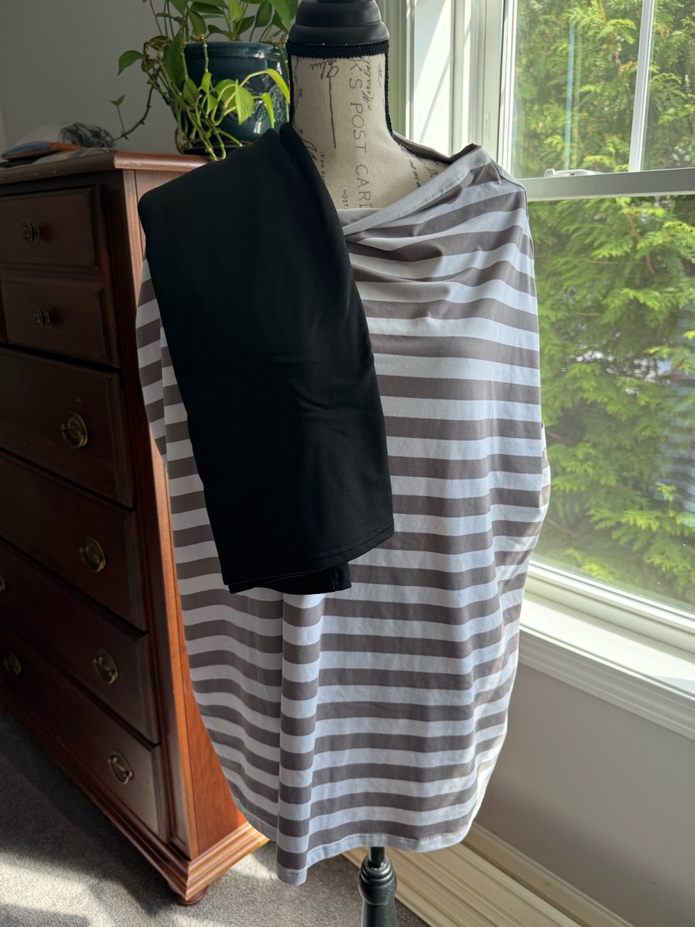 Keababies nursing and car seat cover (plus black one)